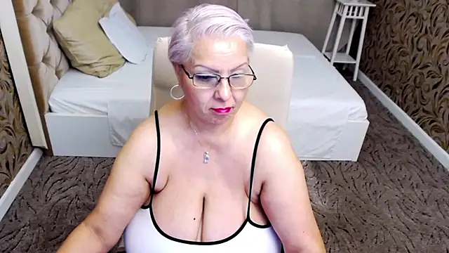 LadyLibely online show from October 6, 2025, 4:43 am