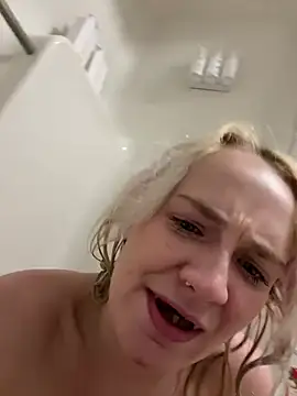 SugarTits199869 online show from April 13, 2026, 3:34 am