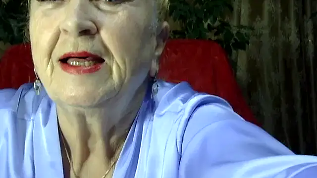 Emma52610 online show from November 4, 2025, 12:15 pm