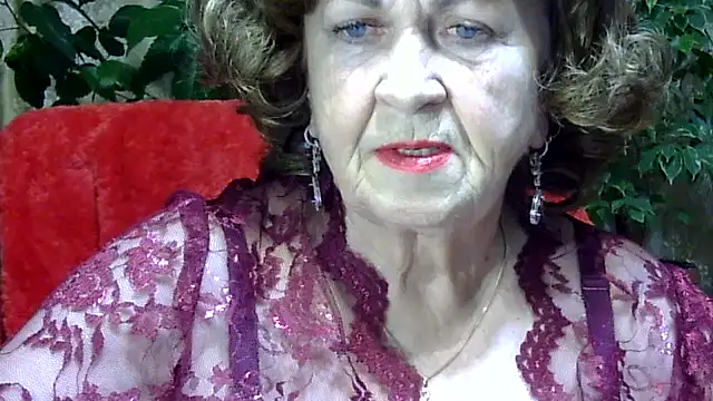 Emma52610 online show from November 25, 2025, 3:23 pm