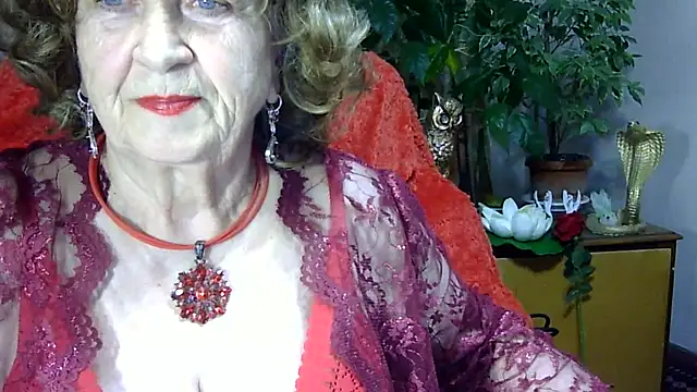 Emma52610 online show from April 19, 2026, 5:01 pm