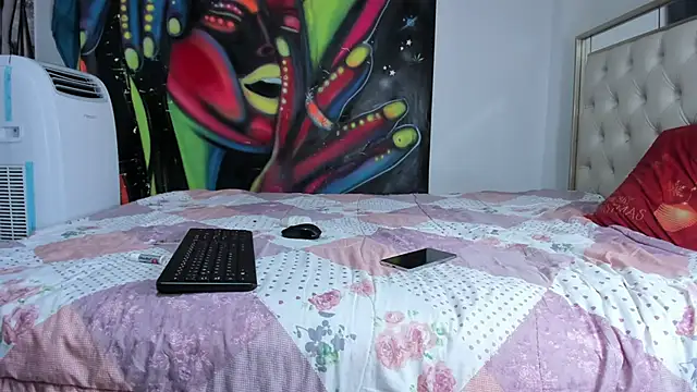 luna sexxy online show from November 27, 2025, 6:15 am