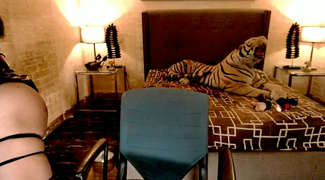 LavictoriaFox online show from February 8, 2025, 6:12 pm