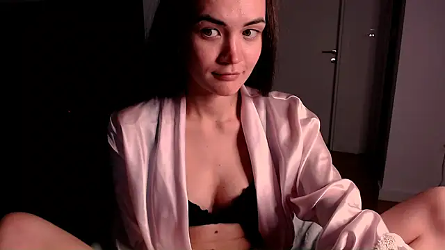 EvelynGG online show from November 13, 2025, 9:47 pm