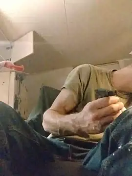 ROBERT0516 online show from October 29, 2025, 4:48 am