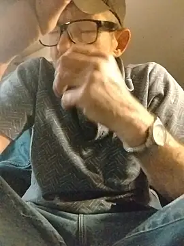 ROBERT0516 online show from November 21, 2025, 11:42 am