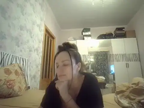 LindaStarS online show from February 6, 2025, 7:29 pm