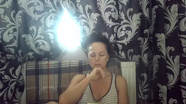 LindaStarS online show from November 14, 2025, 7:40 am