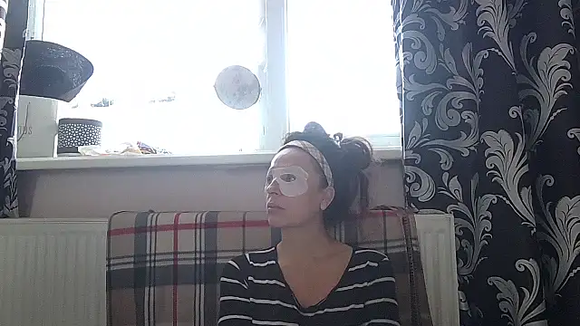 LindaStarS online show from April 19, 2026, 6:13 am