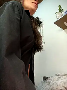 loveuu-bae online show from January 1, 2025, 9:49 am