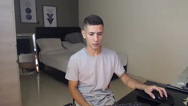 RetainedHound online show from November 12, 2025, 11:36 pm