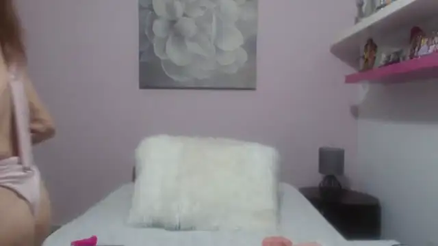 CindyCrawford online show from September 12, 2025, 2:33 am