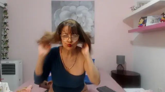 CindyCrawford online show from April 7, 2026, 3:51 am