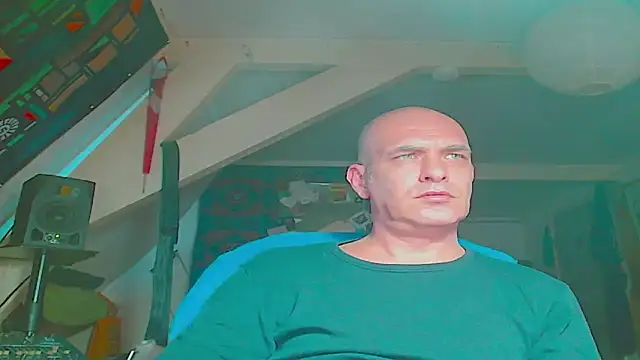 Snapshot of maxhard77 chatting on May 16, 2026, 3:36 am maxhard77 online show from May 16, 2026, 3:36 am