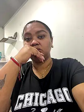 yanza2002 online show from October 16, 2025, 11:06 pm