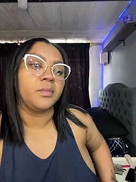 yanza2002 online show from February 8, 2026, 6:44 pm