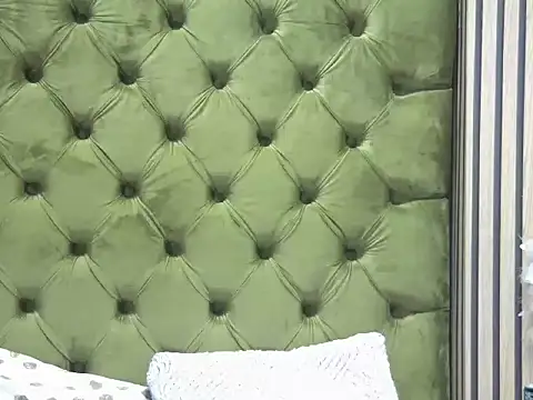 MissElisabeth online show from April 26, 2026, 9:29 am