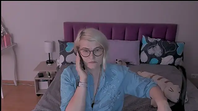 sabrinamacmarren online show from February 21, 2025, 6:48 pm