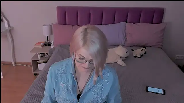 sabrinamacmarren online show from March 21, 2025, 11:01 pm