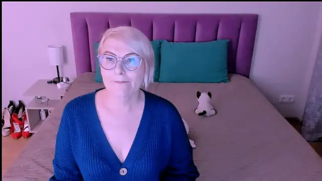 sabrinamacmarren online show from September 20, 2025, 5:47 pm