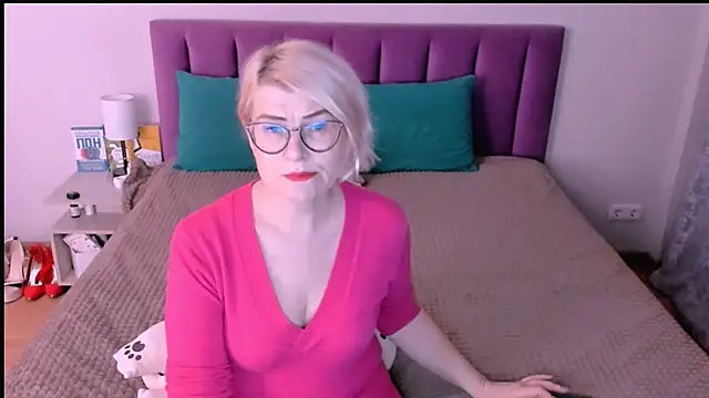 sabrinamacmarren online show from November 13, 2025, 3:22 pm