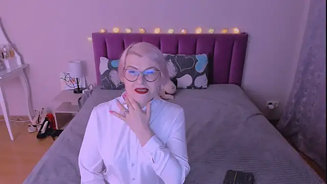 sabrinamacmarren online show from February 14, 2026, 5:32 pm