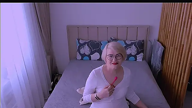 Snapshot of sabrinamacmarren chatting on April 12, 2026, 10:42 am sabrinamacmarren online show from April 12, 2026, 10:42 am