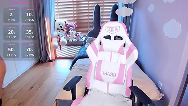 MiaSilkX online show from April 9, 2026, 10:09 am