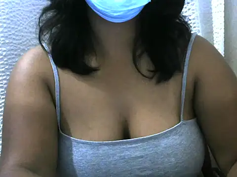 Snapshot of Artinah22 chatting on December 15, 2025, 7:07 pm Artinah22 online show from December 15, 2025, 7:07 pm