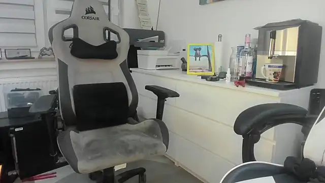 Snapshot of PinkyBoyD chatting on December 1, 2025, 2:27 am PinkyBoyD online show from December 1, 2025, 2:27 am