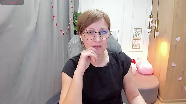 Paris Cherry online show from February 18, 2025, 1:33 pm