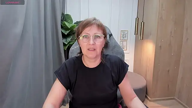 Paris Cherry online show from February 23, 2025, 4:46 pm