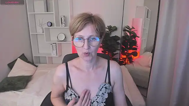 Snapshot of Paris_Cherry chatting on June 7, 2026, 4:49 am Paris Cherry online show from June 7, 2026, 4:49 am