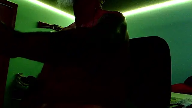 Snapshot of EdgarAlenPole chatting on October 27, 2025, 3:10 am EdgarAlenPole online show from October 27, 2025, 3:10 am