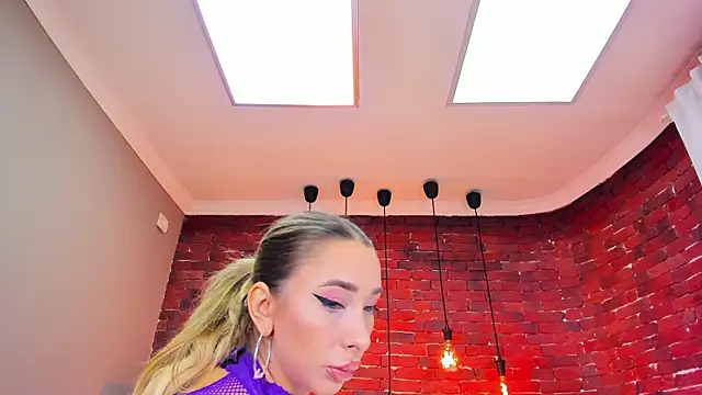 ChristynaRoss online show from October 20, 2025, 7:36 pm