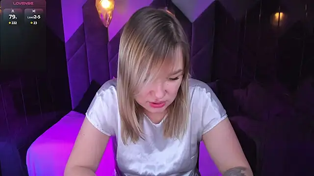 Snapshot of BellaDreamy chatting on March 12, 2025, 5:24 am BellaDreamy online show from March 12, 2025, 5:24 am