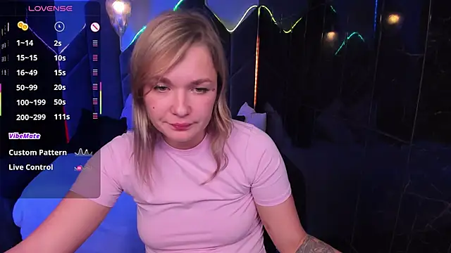 Snapshot of BellaDreamy chatting on October 17, 2025, 5:26 pm BellaDreamy online show from October 17, 2025, 5:26 pm