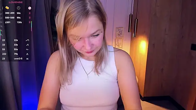 Snapshot of BellaDreamy chatting on October 18, 2025, 5:32 am BellaDreamy online show from October 18, 2025, 5:32 am