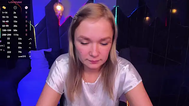 Snapshot of BellaDreamy chatting on November 13, 2025, 5:45 pm BellaDreamy online show from November 13, 2025, 5:45 pm