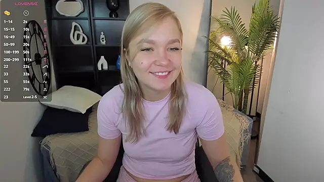 Snapshot of BellaDreamy chatting on November 18, 2025, 9:03 am BellaDreamy online show from November 18, 2025, 9:03 am