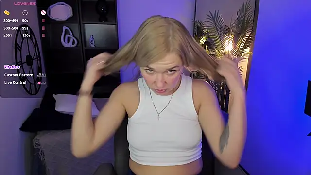 Snapshot of BellaDreamy chatting on December 2, 2025, 5:19 pm BellaDreamy online show from December 2, 2025, 5:19 pm