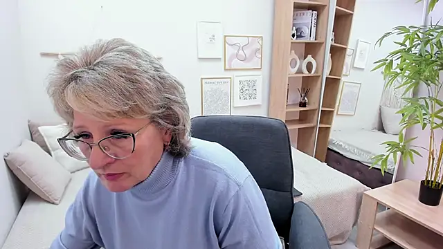 EvelynJoyful online show from October 17, 2025, 5:21 am