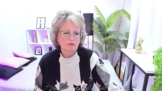 EvelynJoyful online show from October 24, 2025, 5:15 am