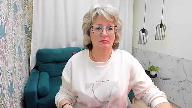 EvelynJoyful online show from March 19, 2026, 5:11 am