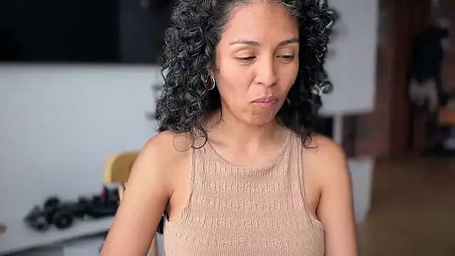 illaroom online show from April 17, 2026, 5:05 pm