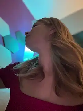 AnastasiaAniess online show from October 5, 2025, 6:17 pm