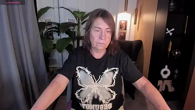 Snapshot of LindaPassionate chatting on July 24, 2026, 5:16 am LindaPassionate online show from July 24, 2026, 5:16 am