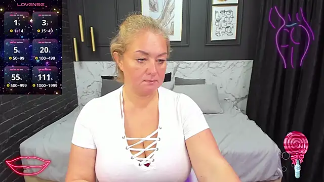 JenniferLight online show from December 3, 2024, 11:24 pm