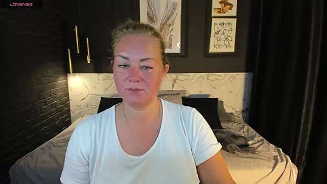 JenniferLight online show from September 10, 2025, 5:07 am