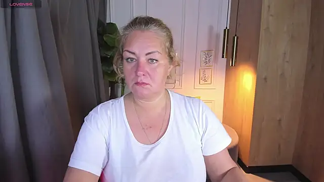 JenniferLight online show from October 12, 2025, 3:00 pm